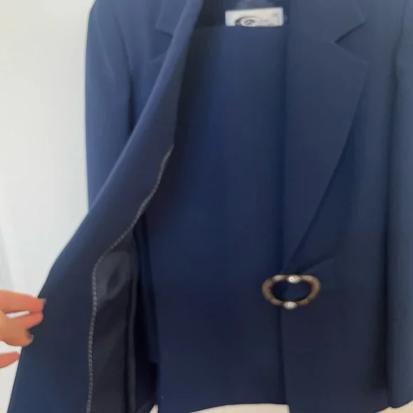 Woman’s suite - Picture 3 of 4